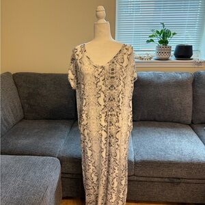 Vanilla Bay Black and White Snake Print Maxi Dress